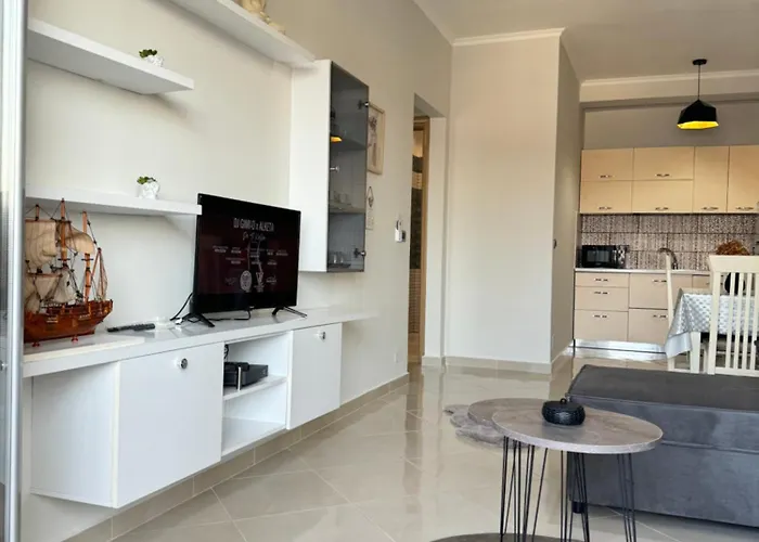 Centre Lions Gate 6 * Avlonya