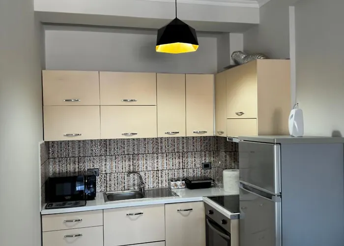 Centre Lions Gate 6 * Avlonya