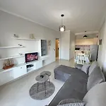 Centre Lions Gate 6 *