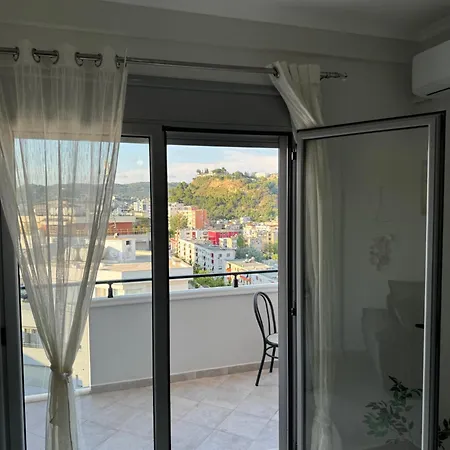 Centre Lions Gate 6 Apartment *