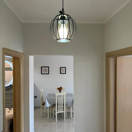 Centre Lions Gate 6 Apartment *