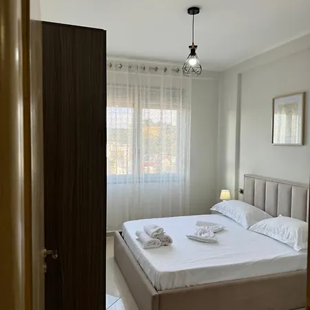 Centre Lions Gate 6 Apartment