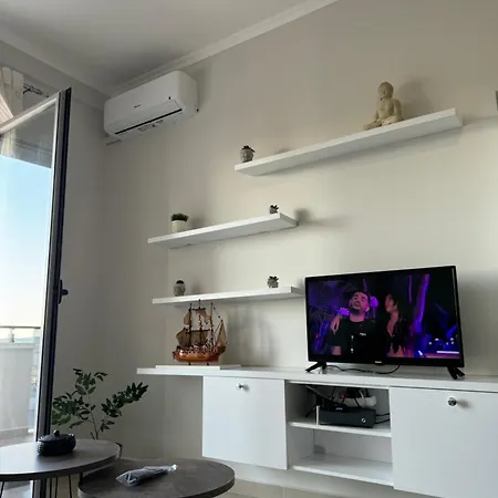 Centre Lions Gate 6 Apartment