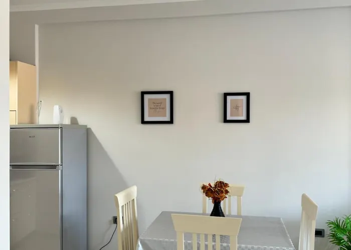 Apartment Centre Lions Gate 6