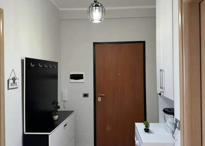 Apartment Centre Lions Gate 6