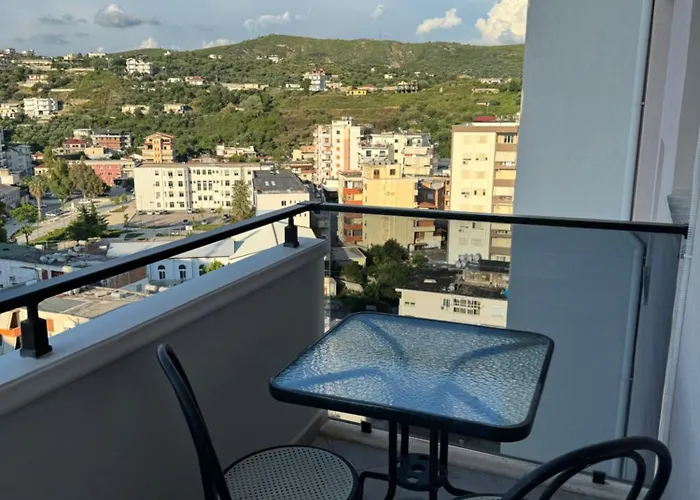 Apartment Centre Lions Gate 6